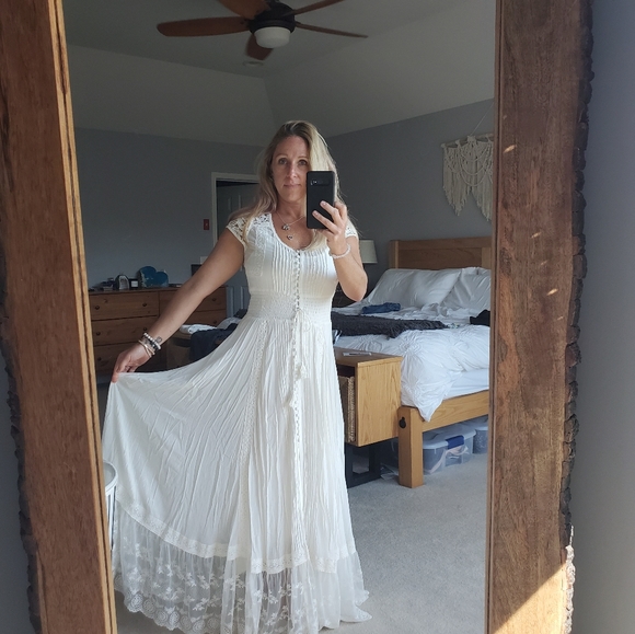 Meet your Posher, Ana - Picture 3 of 4